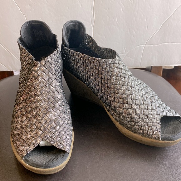 Bernie Mev New York Sabrina women’s wedge, pull on, peep toe metallic shoe 39 🌹 - Picture 11 of 12